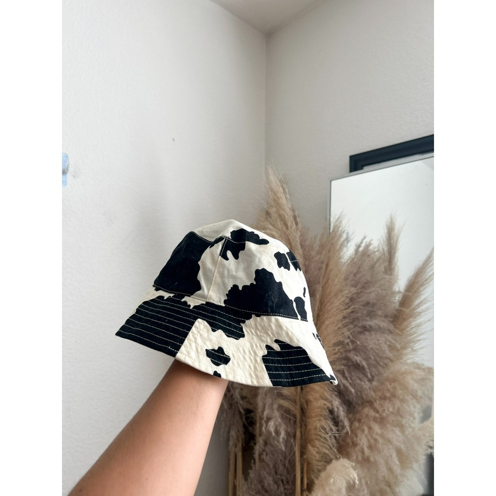 Baggu black Cow print Bucket Hat
